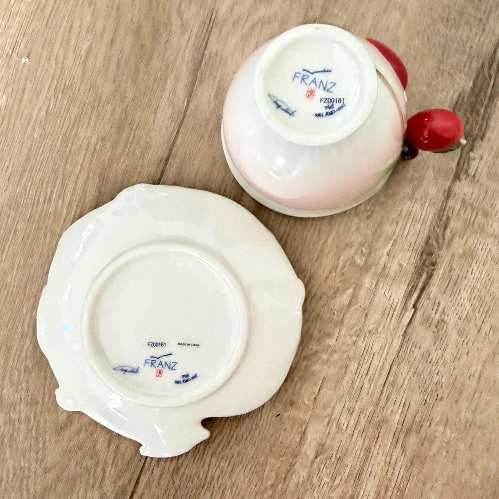 NIB‎ Vtg Franz Collection 3D Cherry Design Porcelain Cup Saucer Set FZ00181 2003
